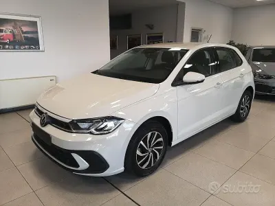 Usata VW Polo Life 95 CV (69 kW) 2023 Beige Utilitaria