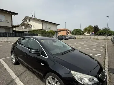 Usata Opel Astra 60 CV (44 kW) 2011 Nero Berlina