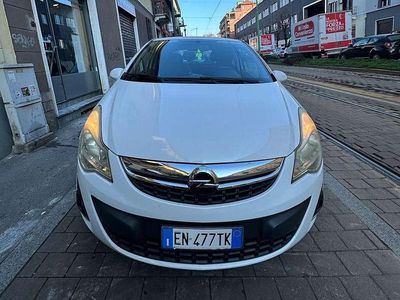 Używany Opel Corsa Club 86 KM (63 kW) 2012 Biały Sedan/Limuzyna