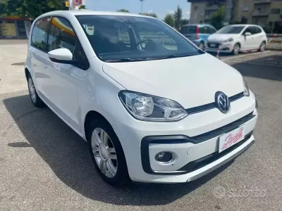 Usata VW up! 90 CV (66 kW) 2017 Marrone Utilitaria