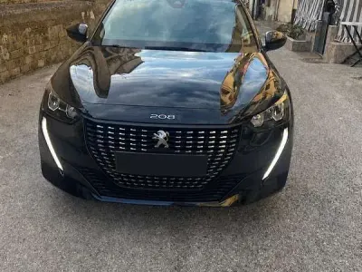 Usata Peugeot 208 Allure 101 CV (74 kW) 2022 Utilitaria