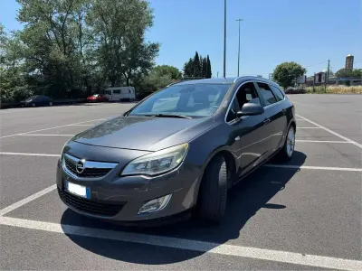 Usata Opel Astra 125 CV (91 kW) 2011 Grigio Station wagon