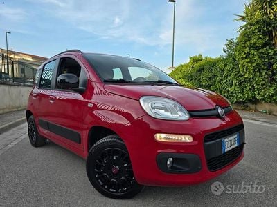 Usata Fiat Panda Lounge 69 CV (50 kW) 2016 Rosso Utilitaria