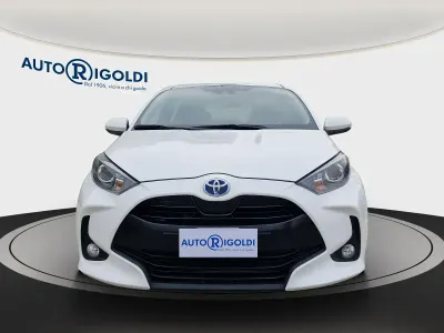 Usata Toyota Yaris Hybrid Active 116 CV (85 kW) 2021 Bianco Berlina