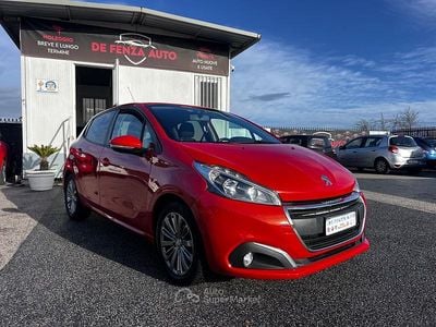 Usata Peugeot 208 Allure 82 CV (60 kW) 2016 Arancione Utilitaria