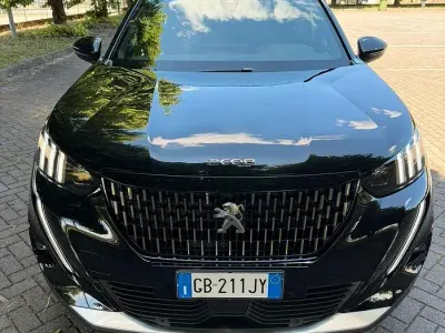 Usata Peugeot 2008 GT-line 131 CV (96 kW) 2020 Nero SUV