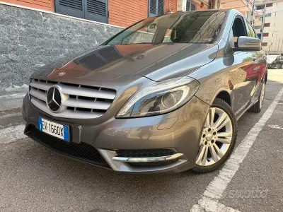 Usata Mercedes B180 Premium 109 CV (80 kW) 2014 Grigio Utilitaria