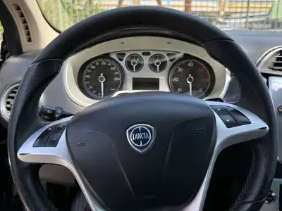 Begagnad Lancia Delta 120 HK (88 kW) 2009 Halvkombi