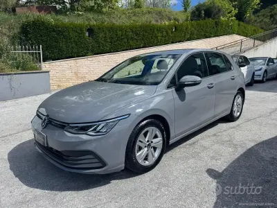 Usata VW Golf VIII Life 150 CV (110 kW) 2021 Grigio Berlina