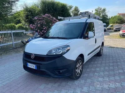 Usata Fiat Doblò 120 CV (88 kW) 2019 Bianco pastello Monovolume
