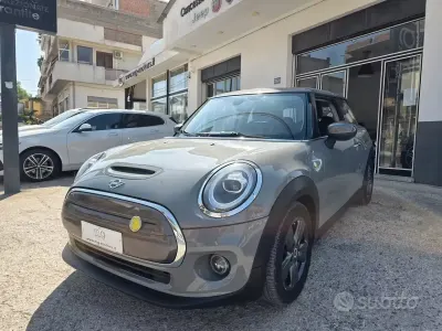 Usata Mini Cooper SE 75 kW (102 CV) 2020 Grigio Utilitaria