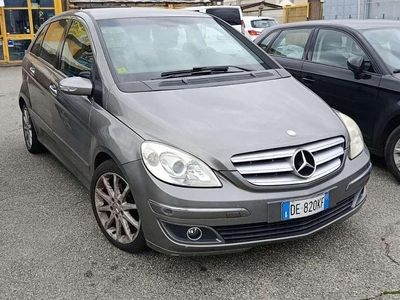 Usata Mercedes B200 140 CV (102 kW) 2007 Argento Monovolume