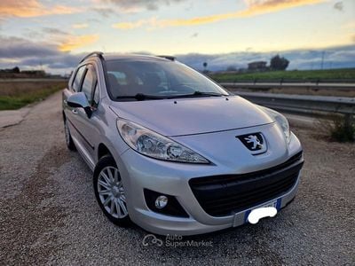 Argento Usata 2011 Peugeot 207 Active Station wagon | 2990 € (Buon prezzo)