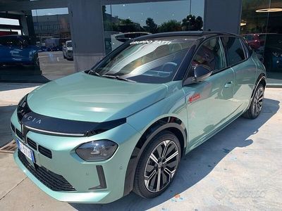 Usata Lancia Ypsilon 101 CV (74 kW) 2024 Verde giada / tetto nero Utilitaria