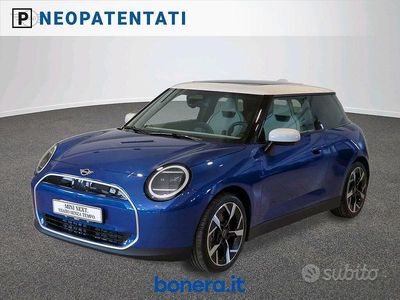 Usata Mini Cooper Favoured 135 kW (184 CV) 2024 Blu/azzurro Utilitaria