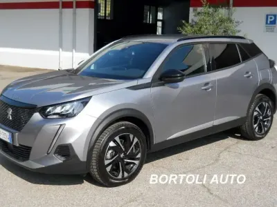 Usata Peugeot 2008 Allure 131 CV (96 kW) 2023 Grigio SUV