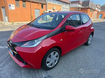 Usata Toyota Aygo Business Edition 69 CV (50 kW) 2018 Rosso Utilitaria