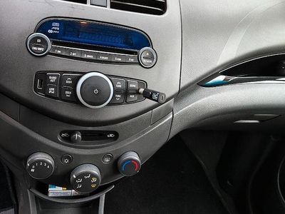 Begagnad Chevrolet Spark 68 HK (50 kW) 2012 Vit Halvkombi