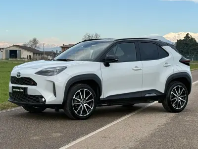 Begagnad Toyota Yaris Cross Sport 92 HK (67 kW) 2023 Grå SUV