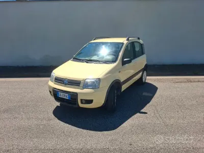 Usado Fiat Panda 4x4 Climbing 60 CV (44 kW) 2006 Amarillo Utilitario