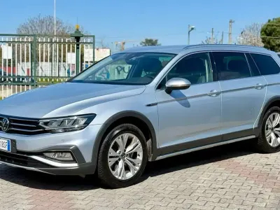 Usata VW Passat Alltrack 200 CV (147 kW) 2022 Argento Station wagon