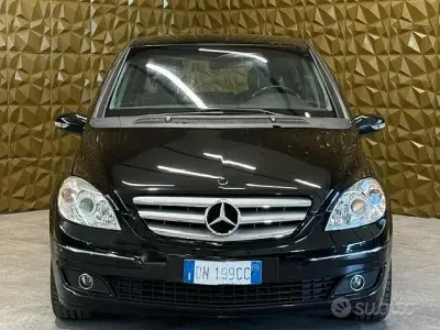 Usata Mercedes B180 109 CV (80 kW) 2008 Nero Monovolume