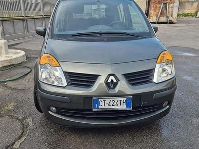 Verde Usata 2005 Renault Modus Monovolume | 2399 € (Buon prezzo)
