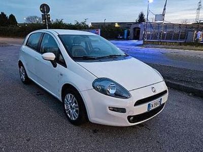 Usata Fiat Grande Punto 77 CV (56 kW) 2012 Bianco Utilitaria