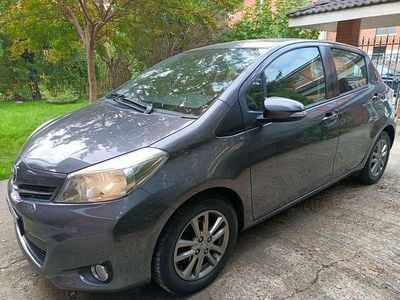 Usata Toyota Yaris Lounge 69 CV (50 kW) 2014 Grigio Berlina
