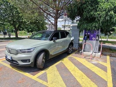 Usata Volvo XC40 R-Design 160 kW (218 CV) 2022 Verde SUV