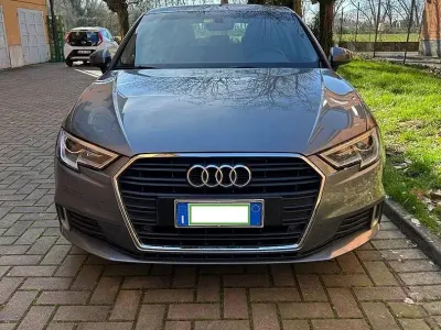 Usata Audi A3 110 CV (80 kW) 2017 Grigio