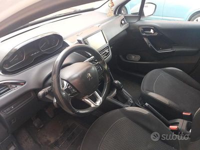 Bianco Usata 2016 Peugeot 208 Utilitaria | 6900 €