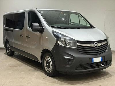 Usata Opel Vivaro 145 CV (106 kW) 2016 Argento Monovolume