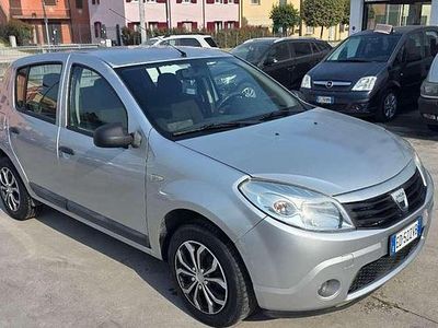 Usata Dacia Sandero 75 CV (55 kW) 2010 Argento Berlina
