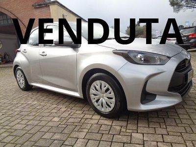 Usata Toyota Yaris Hybrid Active 92 CV (67 kW) 2025 Argento Berlina