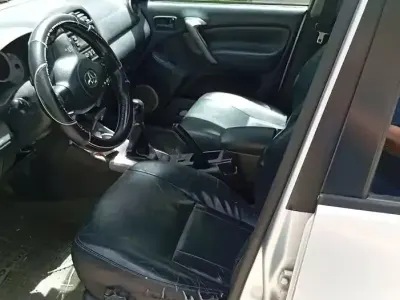 Usata Toyota RAV4 116 CV (85 kW) 2005 Grigio SUV