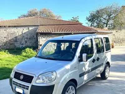 Begagnad Fiat Doblò 85 HK (62 kW) 2009 Grå Minibuss
