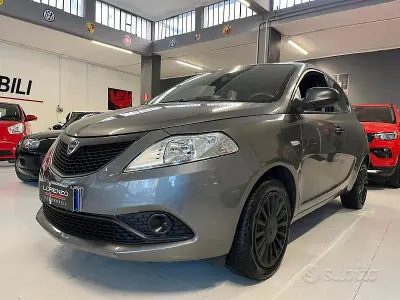 Usata Lancia Ypsilon Gold 69 CV (50 kW) 2018 Grigio Utilitaria