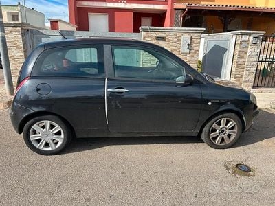 Usata Lancia Ypsilon 80 CV (58 kW) 2004 Nero Utilitaria