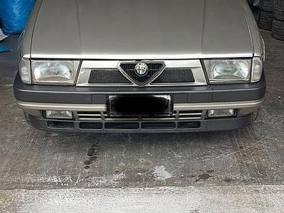 Usata Alfa Romeo 75 148 CV (108 kW) 1989 Grigio Berlina