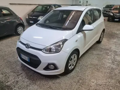 Usata Hyundai i10 Comfort 67 CV (49 kW) 2015 Bianco Utilitaria