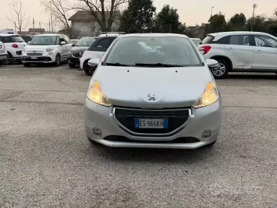 Usata Peugeot 208 Active 82 CV (60 kW) 2013 Grigio Utilitaria
