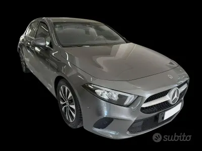 Usata Mercedes A180 Business 116 CV (85 kW) 2022 Grigio Berlina
