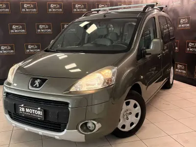 Usata Peugeot TePee Outdoor 111 CV (81 kW) 2011 Grigio Station wagon