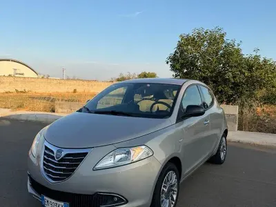 Usata Lancia Ypsilon Silver 69 CV (50 kW) 2013 Nero Utilitaria