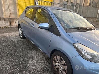 Usata Toyota Yaris 2012 Blu Berlina