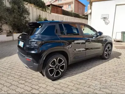 Usado Jeep Avenger Summit 100 CV (73 kW) 2023 Negro SUV