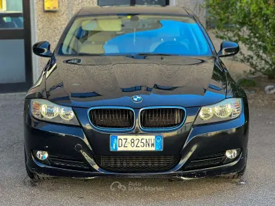 Begagnad BMW 318 143 HK (105 kW) 2009 Svart Kombi