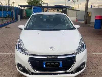 Usata Peugeot 208 Active 82 CV (60 kW) 2016 Bianco Utilitaria