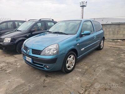 Usata Renault Clio II 58 CV (42 kW) 2005 Blu Berlina